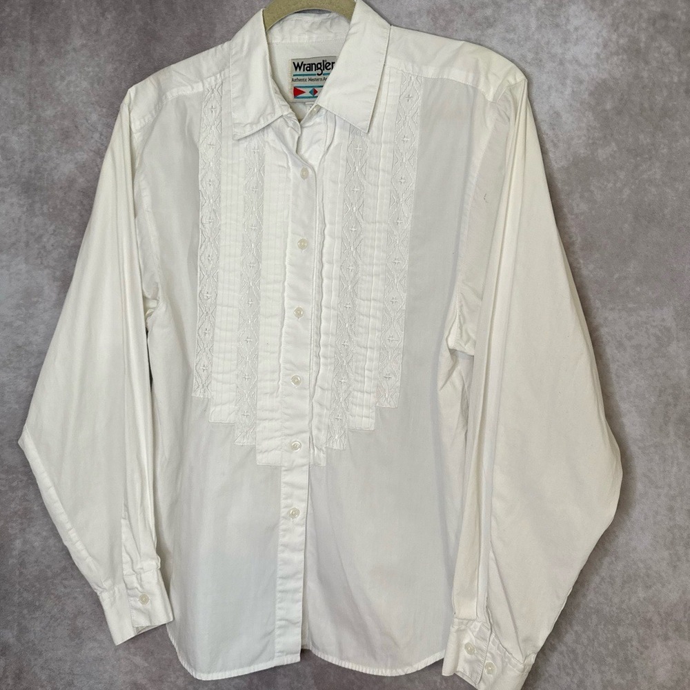Wrangler White Women's Pintuck Front Button-Down Shirt - Picture 2 of 7